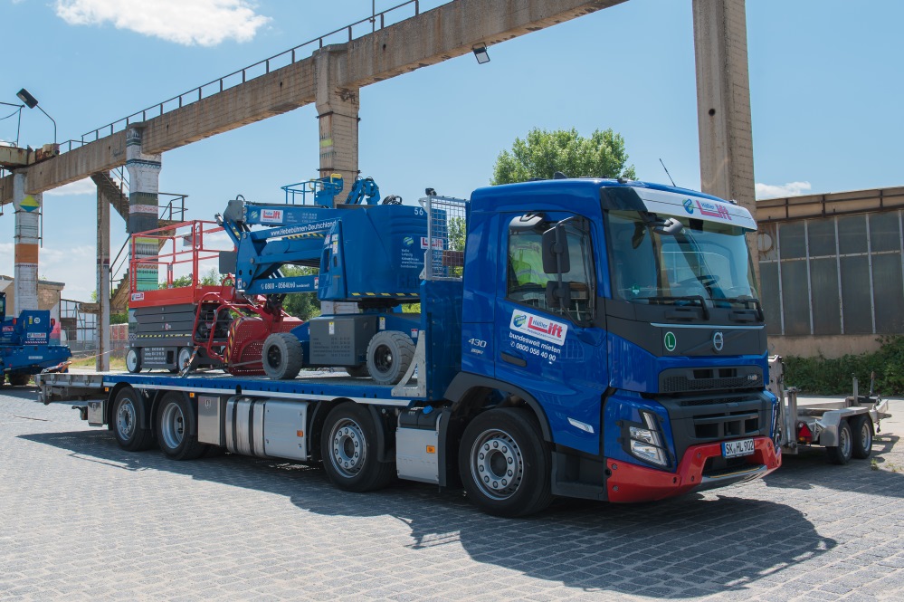 Tieflader mit Arbeitsbühnen